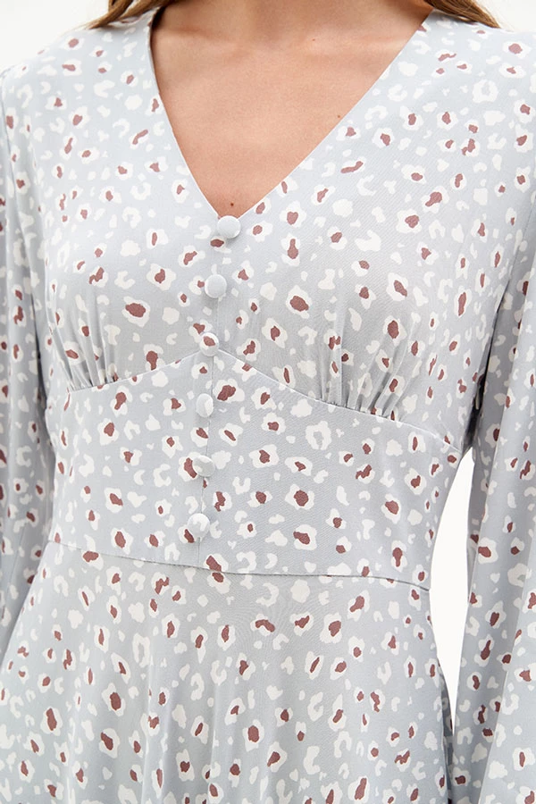 Платье с пуговицами и длинным рукавом