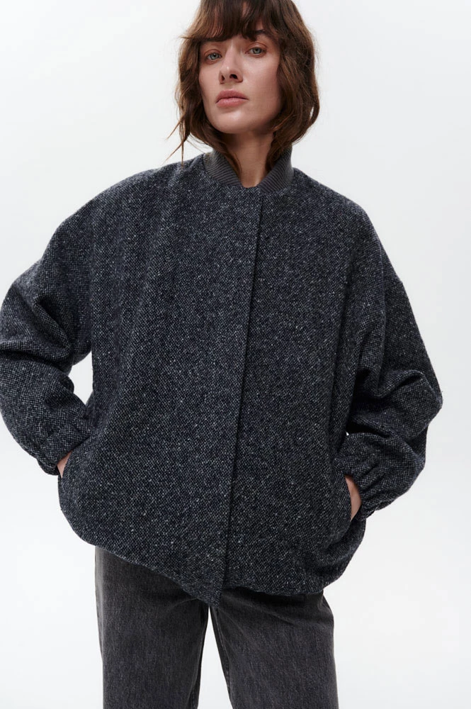Бомбер объёмный из фактурной шерсти