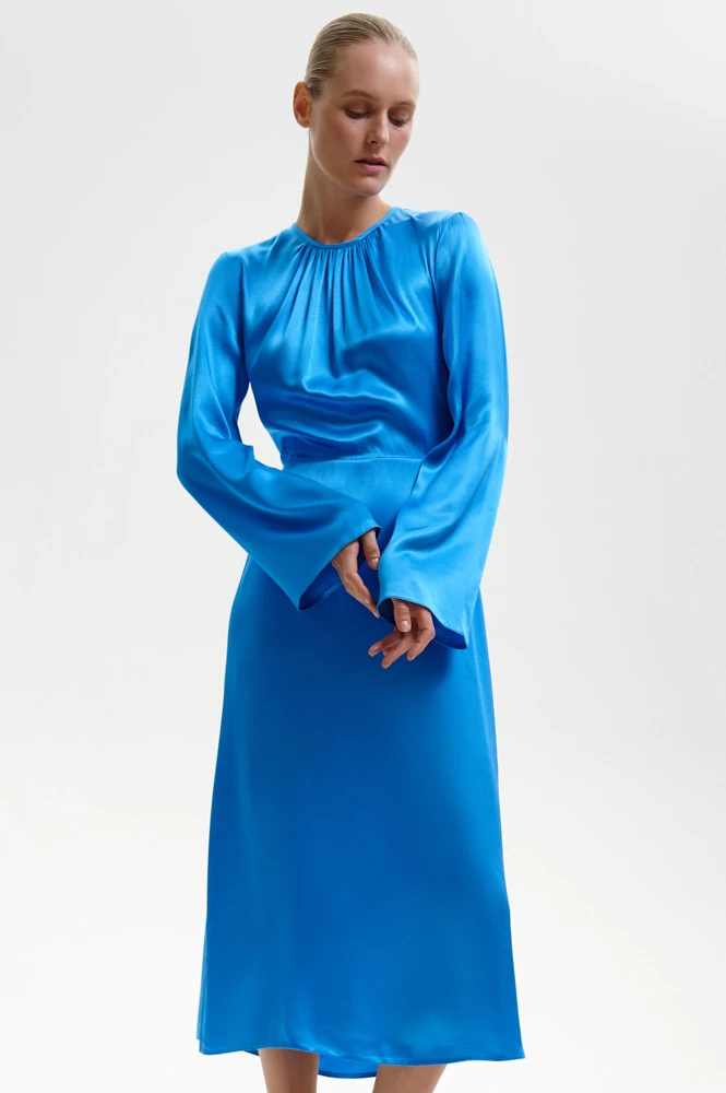 Платье миди с вырезом на спине