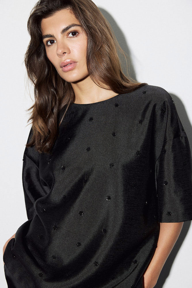 Топ оверсайз с вышивкой и бисером