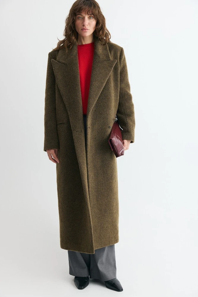 Пальто в минималистичном стиле с шерстью альпака