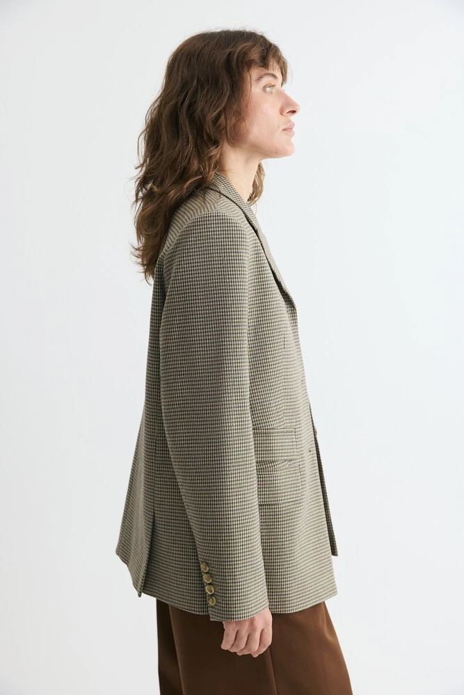 Жакет прямого силуэта на три пуговицы из хлопка