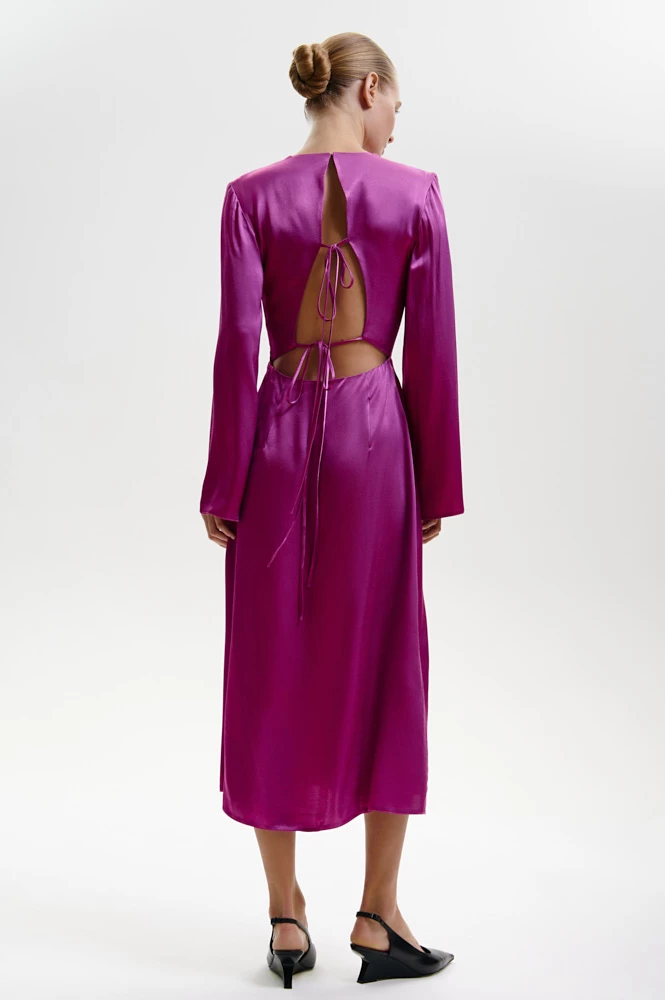 Платье миди с вырезом на спине