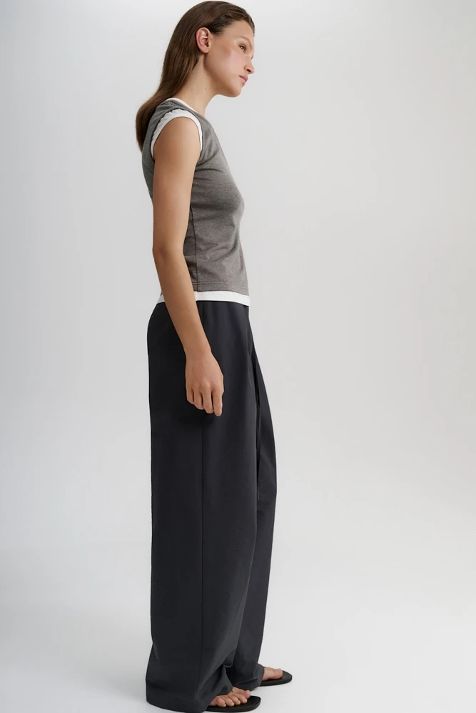 Брюки широкие со складками