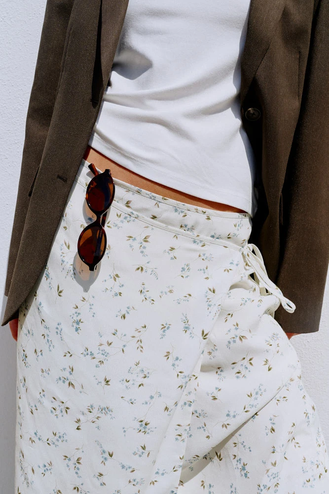 Юбка миди на запахе с цветочным принтом