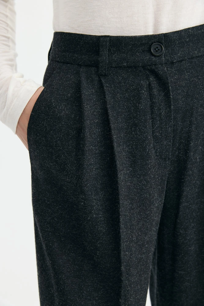 Брюки зауженные со средней посадкой