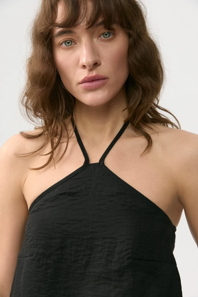 Топ-халтер из жатой ткани со льном