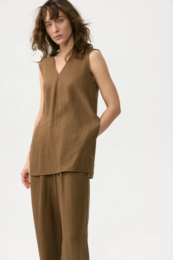Топ удлинённый из фактурной ткани со льном