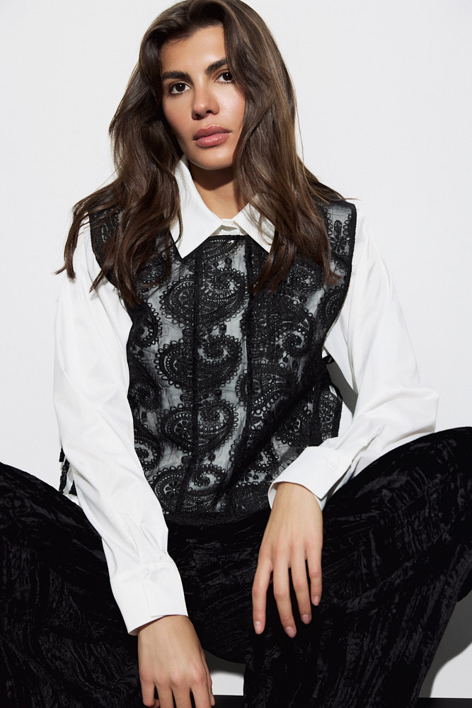 Манишка из прозрачной ткани с вышивкой