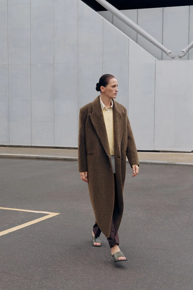 Пальто в минималистичном стиле с шерстью альпака