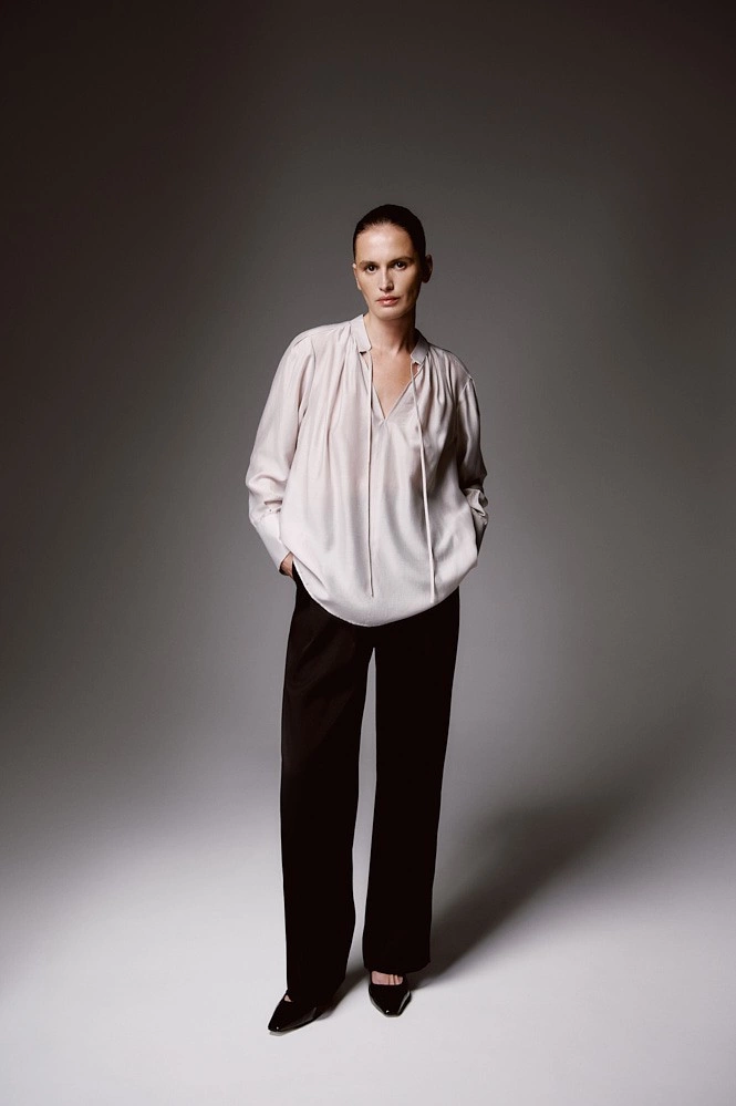 Блуза струящаяся со складками