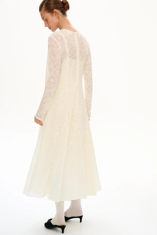 Платье миди приталенное из ажурного трикотажа