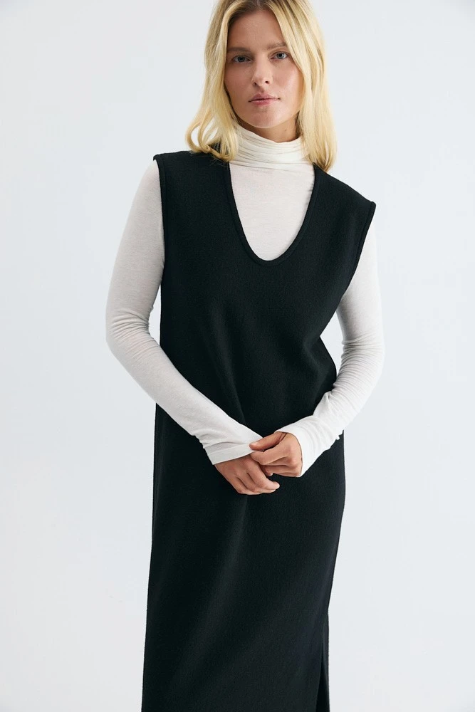 Платье U-образным вырезом из шерсти