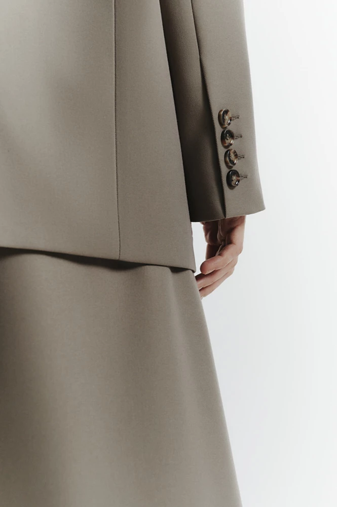 Жакет с асимметричной пуговицей 