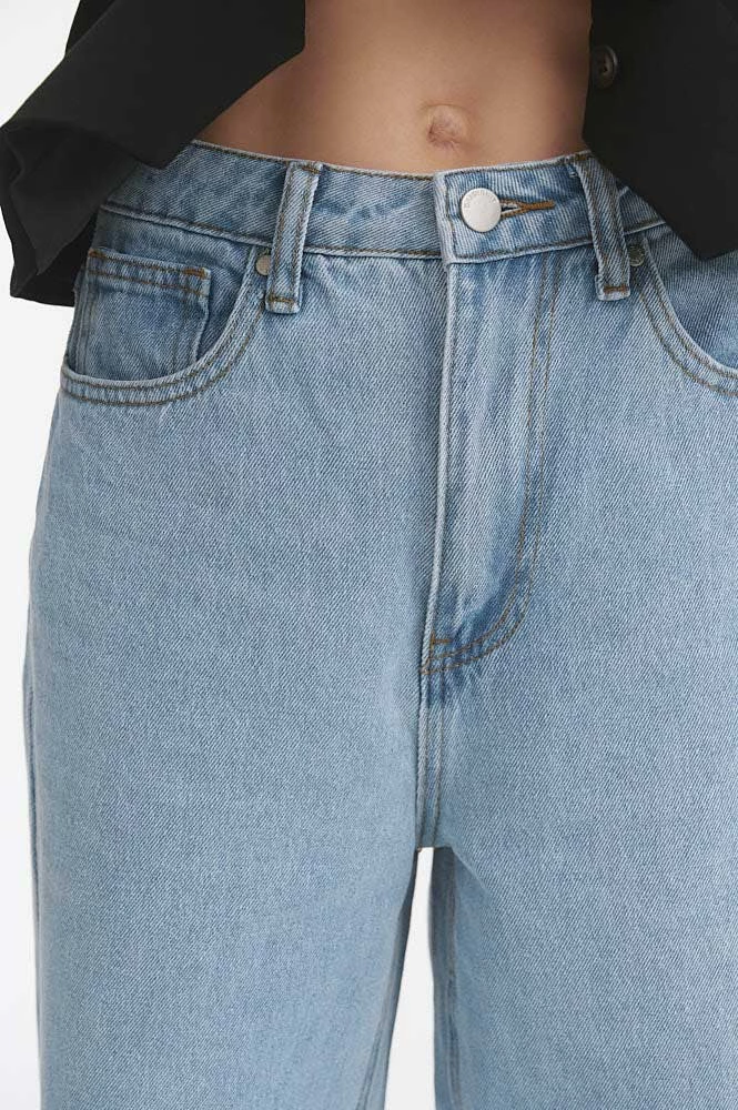 Джинсы широкие