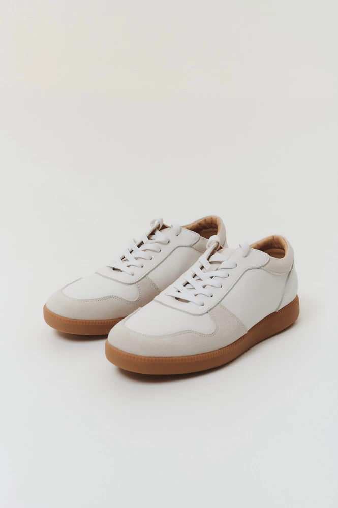 Кроссовки из кожи с замшевыми вставками