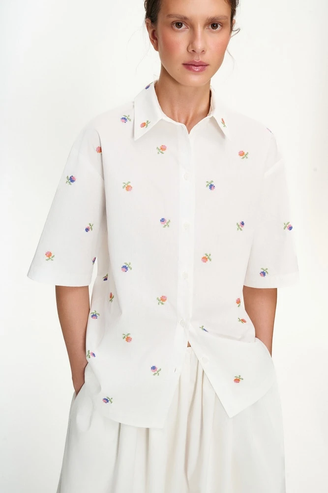 Рубашка из хлопка с вышивкой