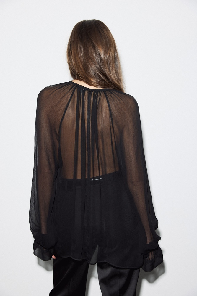 Блуза полупрозрачная с объемными рукавами