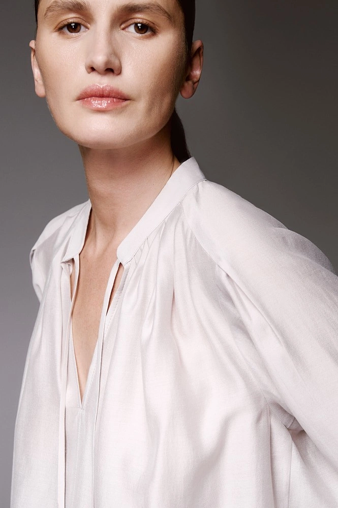 Блуза струящаяся со складками