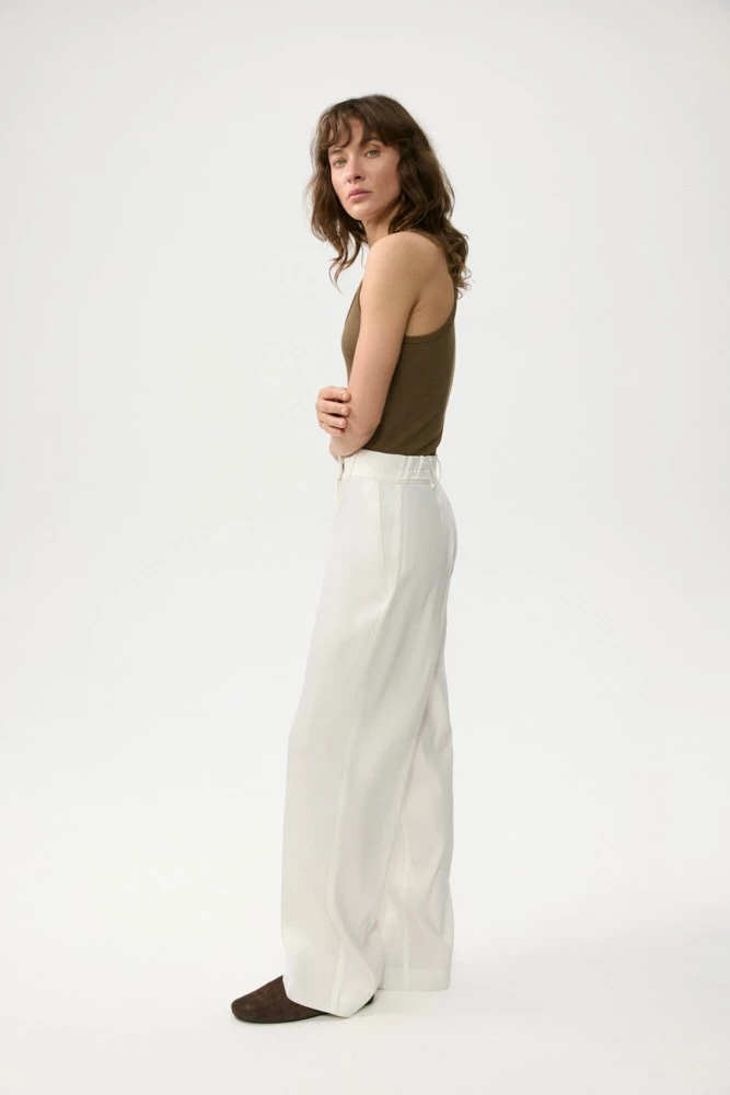 Брюки прямого кроя изо льна