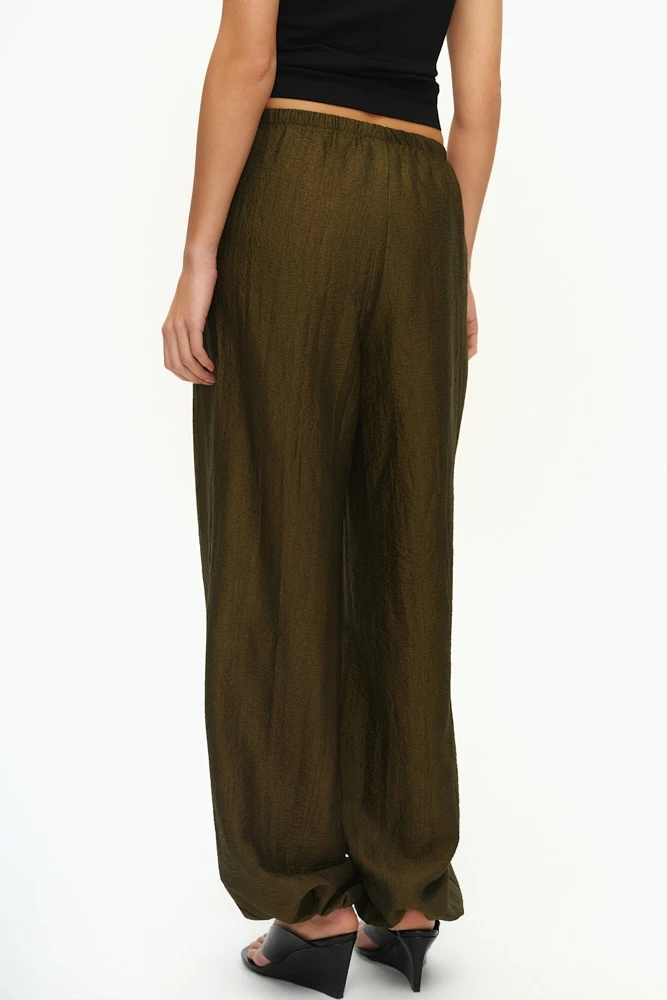 Брюки широкие с кулиской по низу