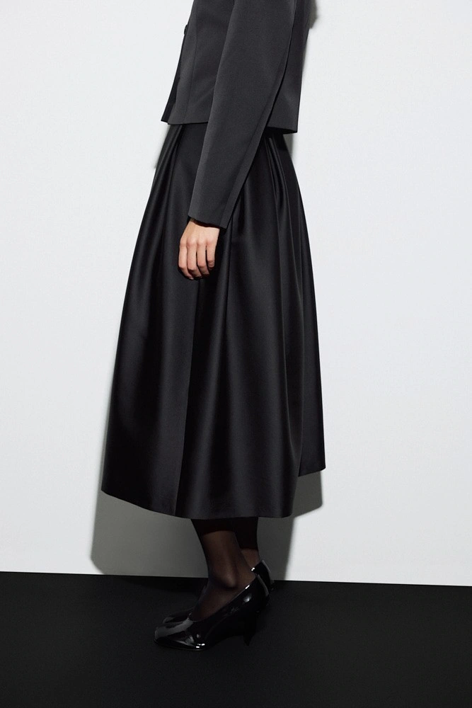 Юбка миди с встречными складками