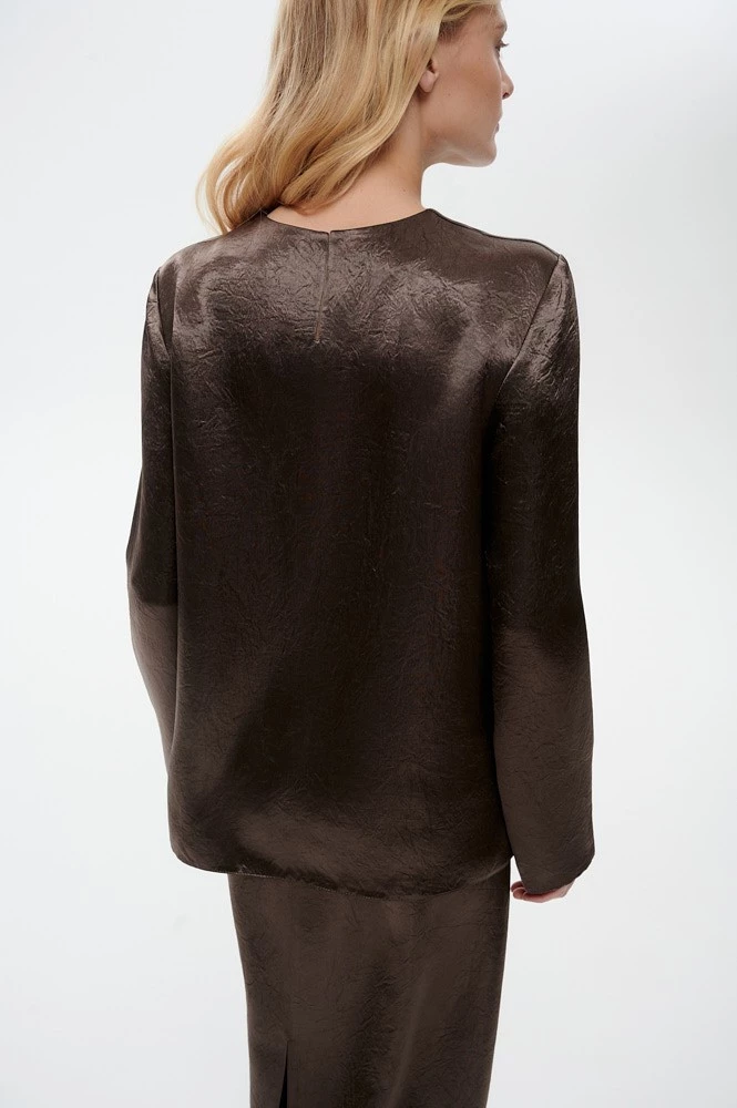 Блуза-лонгслив из атласной жатой ткани