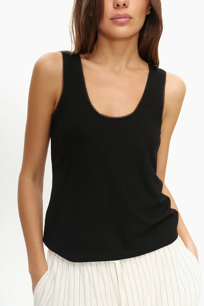 Топ из вискозного трикотажа в бельевом стиле