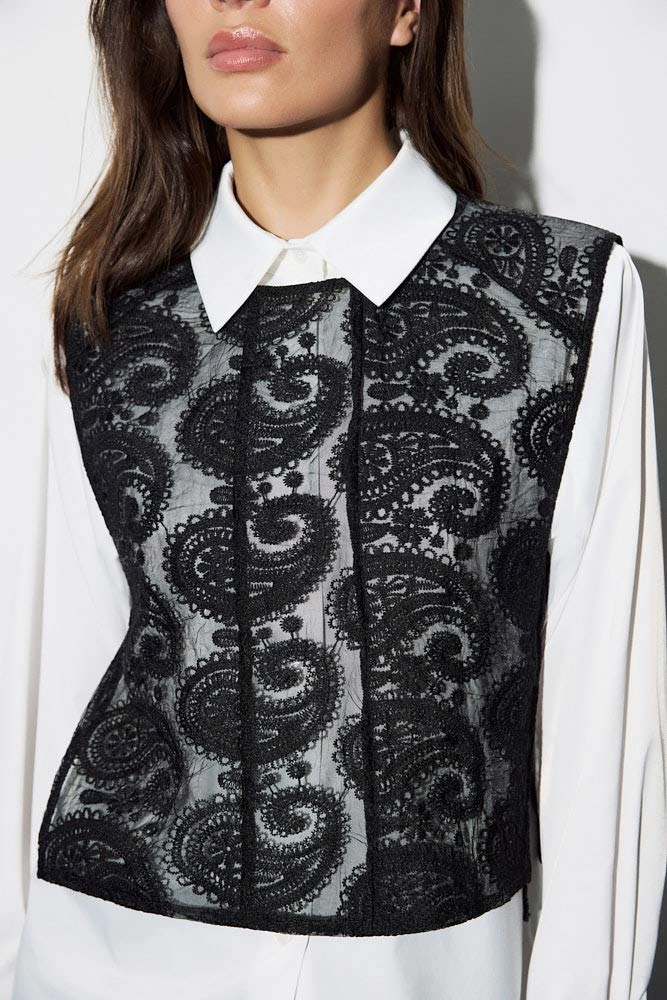 Манишка из прозрачной ткани с вышивкой