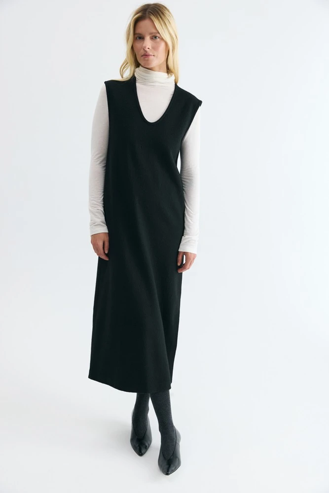 Платье U-образным вырезом из шерсти