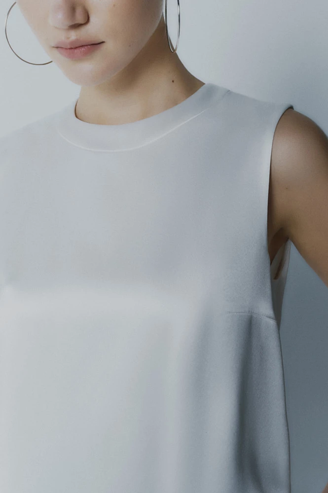 Топ из атласной вискозы