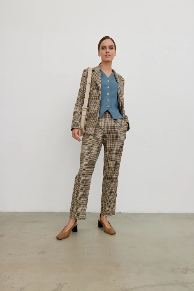 Жакет однобортный с закругленными бортами