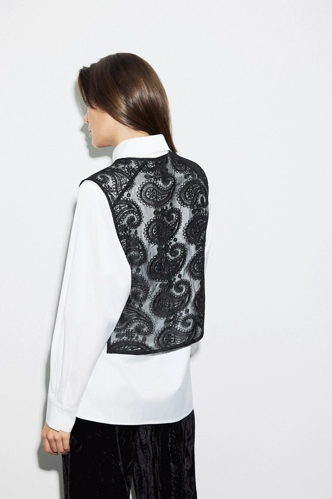 Манишка из прозрачной ткани с вышивкой