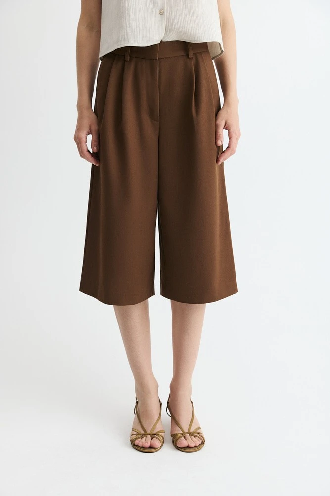 Бермуды со складками