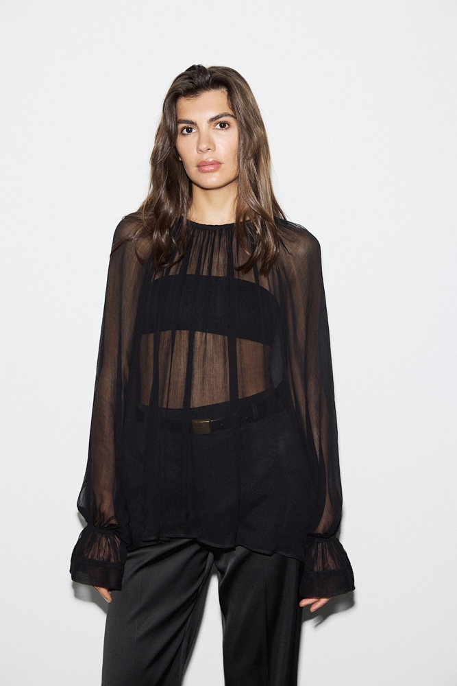 Блуза полупрозрачная с объемными рукавами