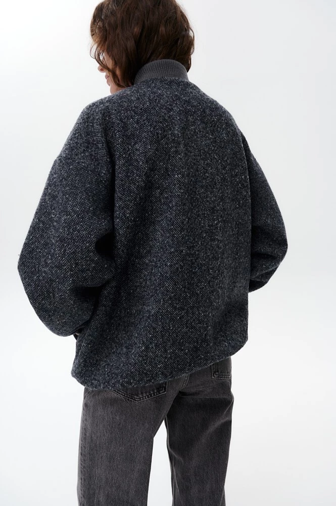 Бомбер объёмный из фактурной шерсти
