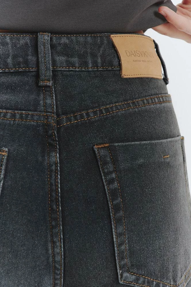 Джинсы зауженные