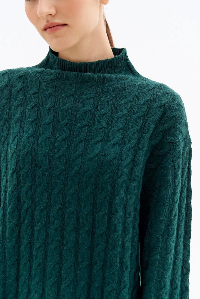 Свитер удлиненный с косами