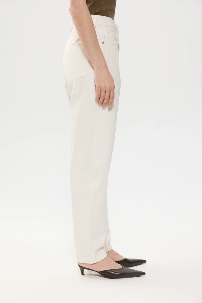 Джинсы зауженные