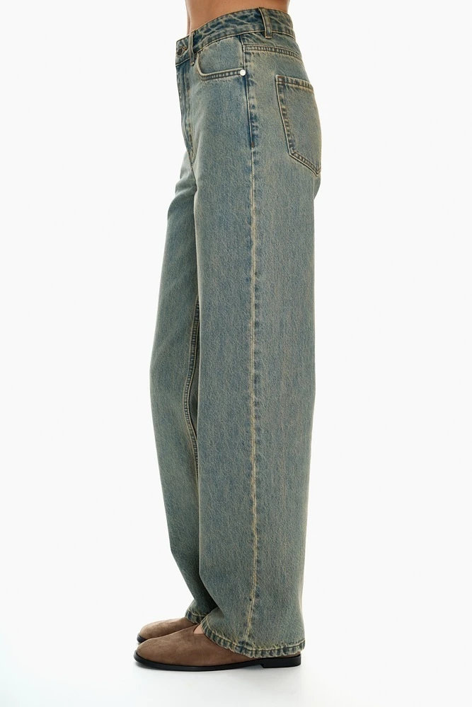 Туфли на плоской подошве из замшевой кожи