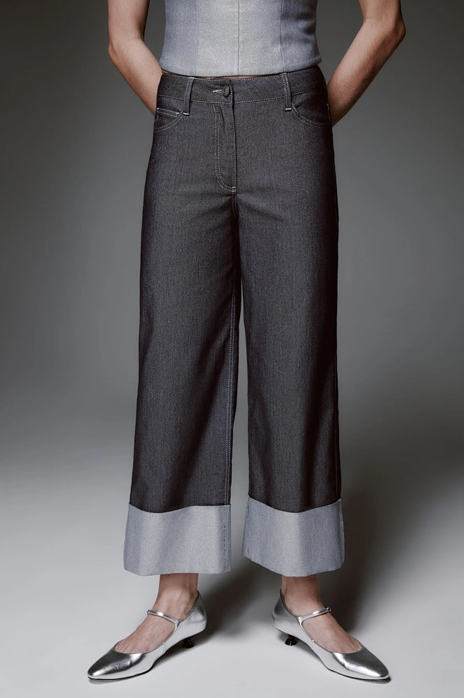 Джинсы с подворотами из денима с металлизированной нитью