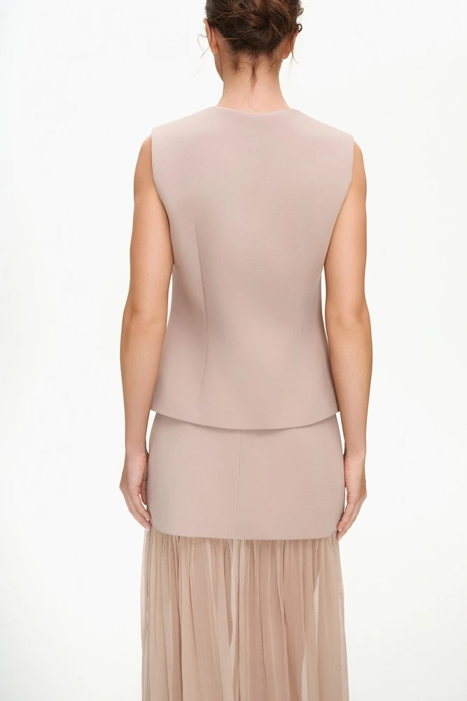 Жилет с акцентной застежкой