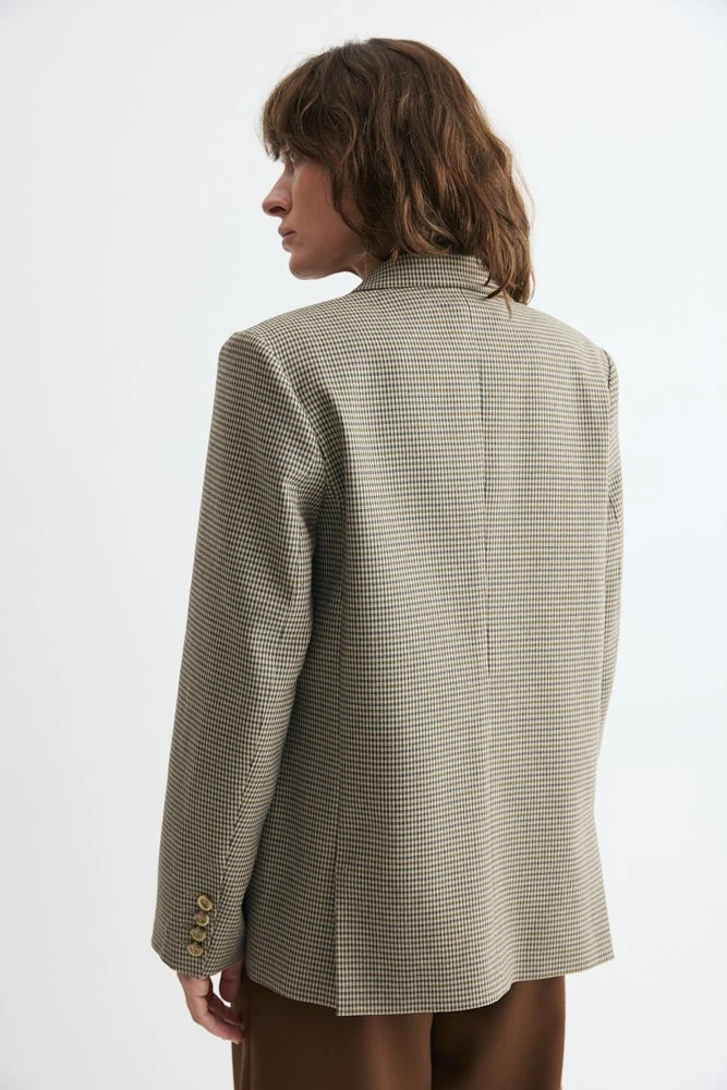 Жакет прямого силуэта на три пуговицы из хлопка