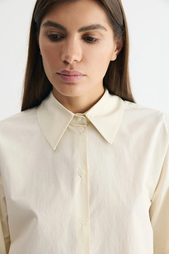 Рубашка из жатого хлопка с широким рукавом