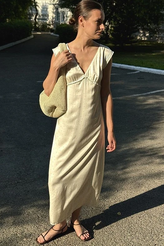 Платье миди в бельевом стиле с шелком (Вискоза с шелком принт цветы арт.1902 Молочный 50% вискоза, 30% модал, 15% ацетат, 5% шелк; Размер: S)