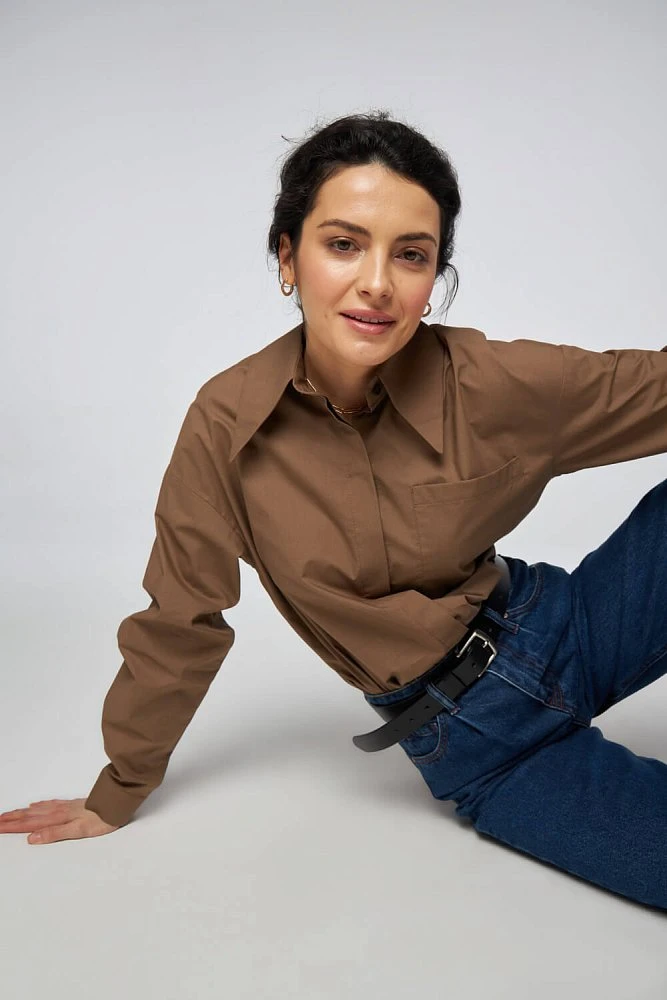 Рубашка с заострённым воротником