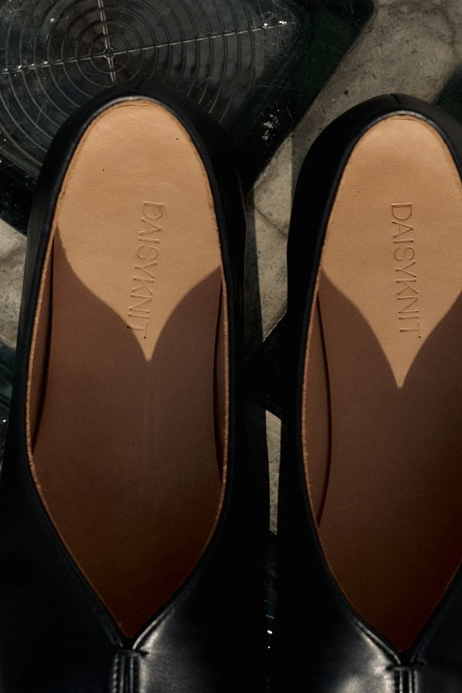 Кожаные туфли на плоской подошве