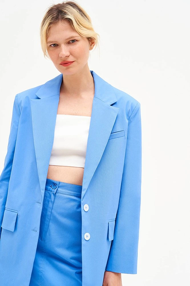 Жакет однобортный с расширенной линией плеча