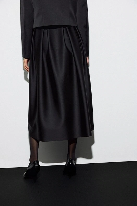 Юбка миди с встречными складками (Вискоза сатин арт.1970 Черный 17% вискоза, 80% п/э, 3% эластан; Размер: L)