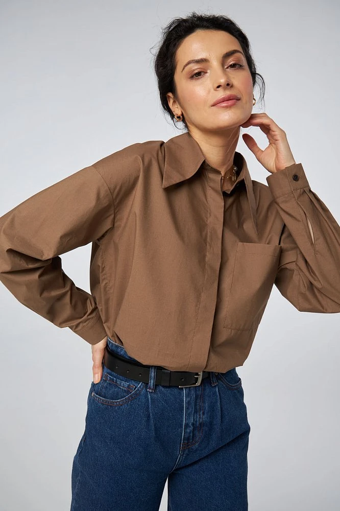 Рубашка с заострённым воротником